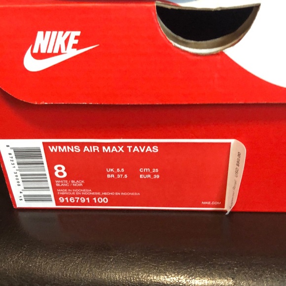 Sneakers - Picture 2 of 6